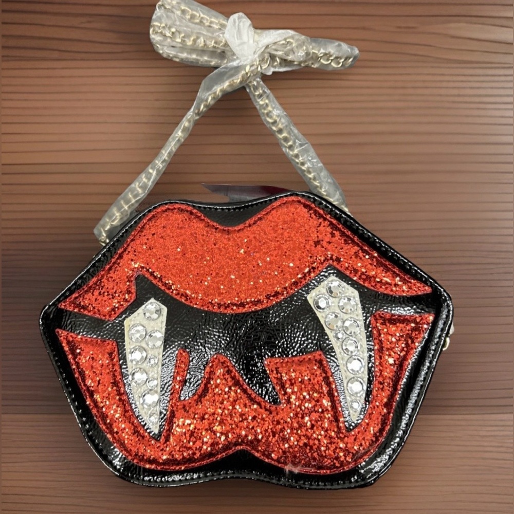 Betsey johnson patent leather kitsch vampire kiss lips cross bag purse